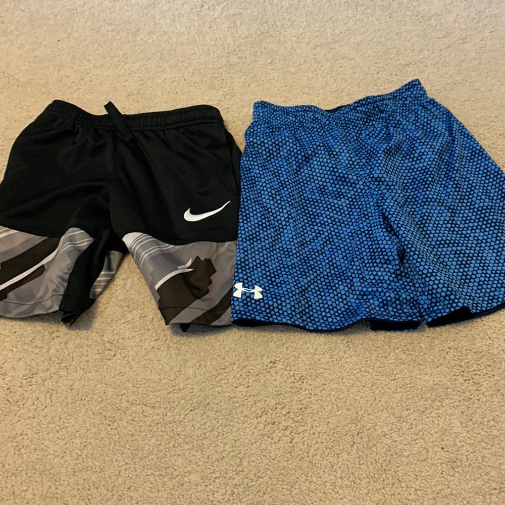 2 Boys Size 7 Shorts